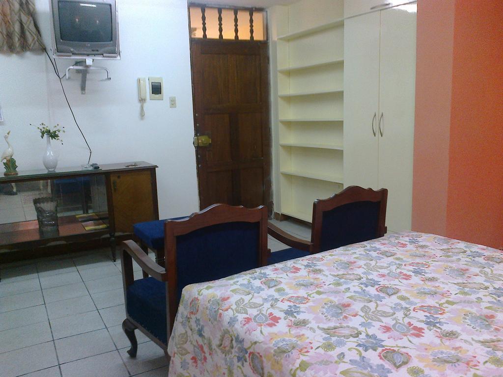 Strenua Santa Maria Suites Trujillo Chambre photo