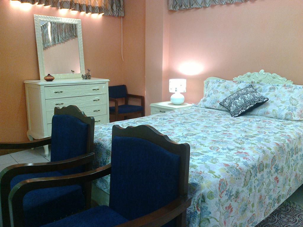 Strenua Santa Maria Suites Trujillo Chambre photo