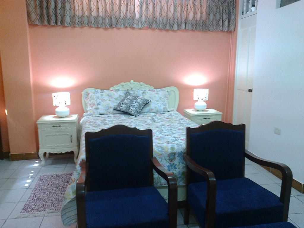 Strenua Santa Maria Suites Trujillo Chambre photo