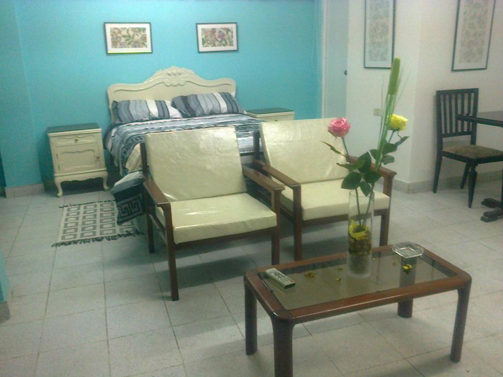 Strenua Santa Maria Suites Trujillo Chambre photo