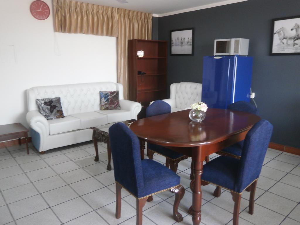 Strenua Santa Maria Suites Trujillo Extérieur photo