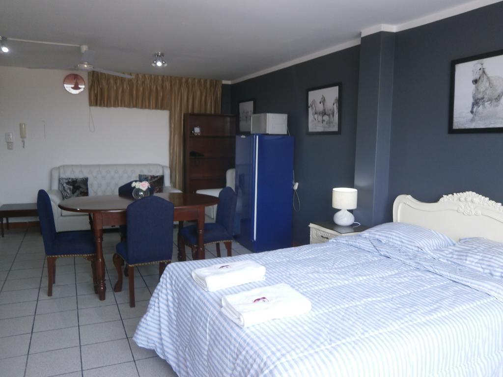Strenua Santa Maria Suites Trujillo Extérieur photo