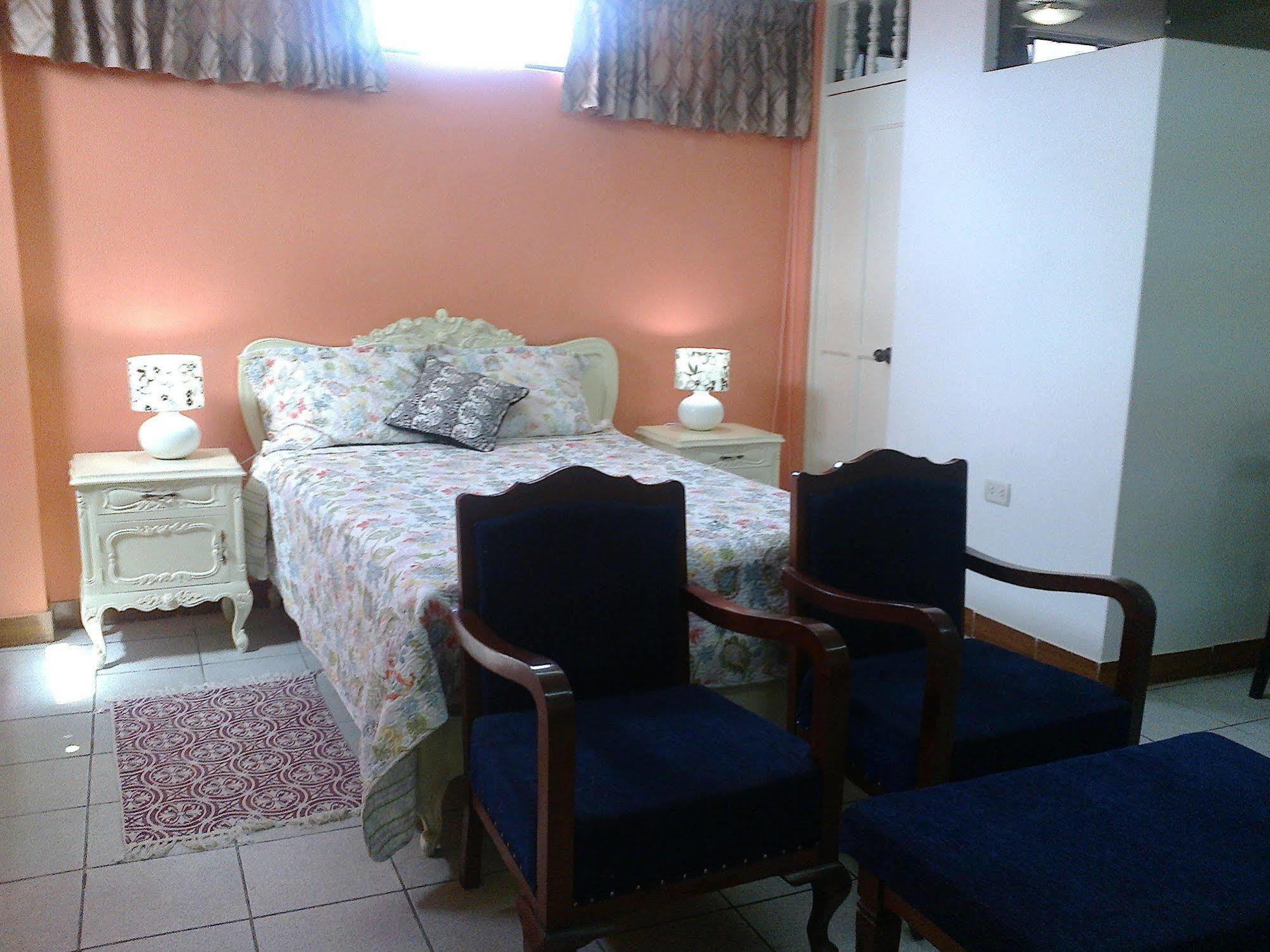 Strenua Santa Maria Suites Trujillo Extérieur photo