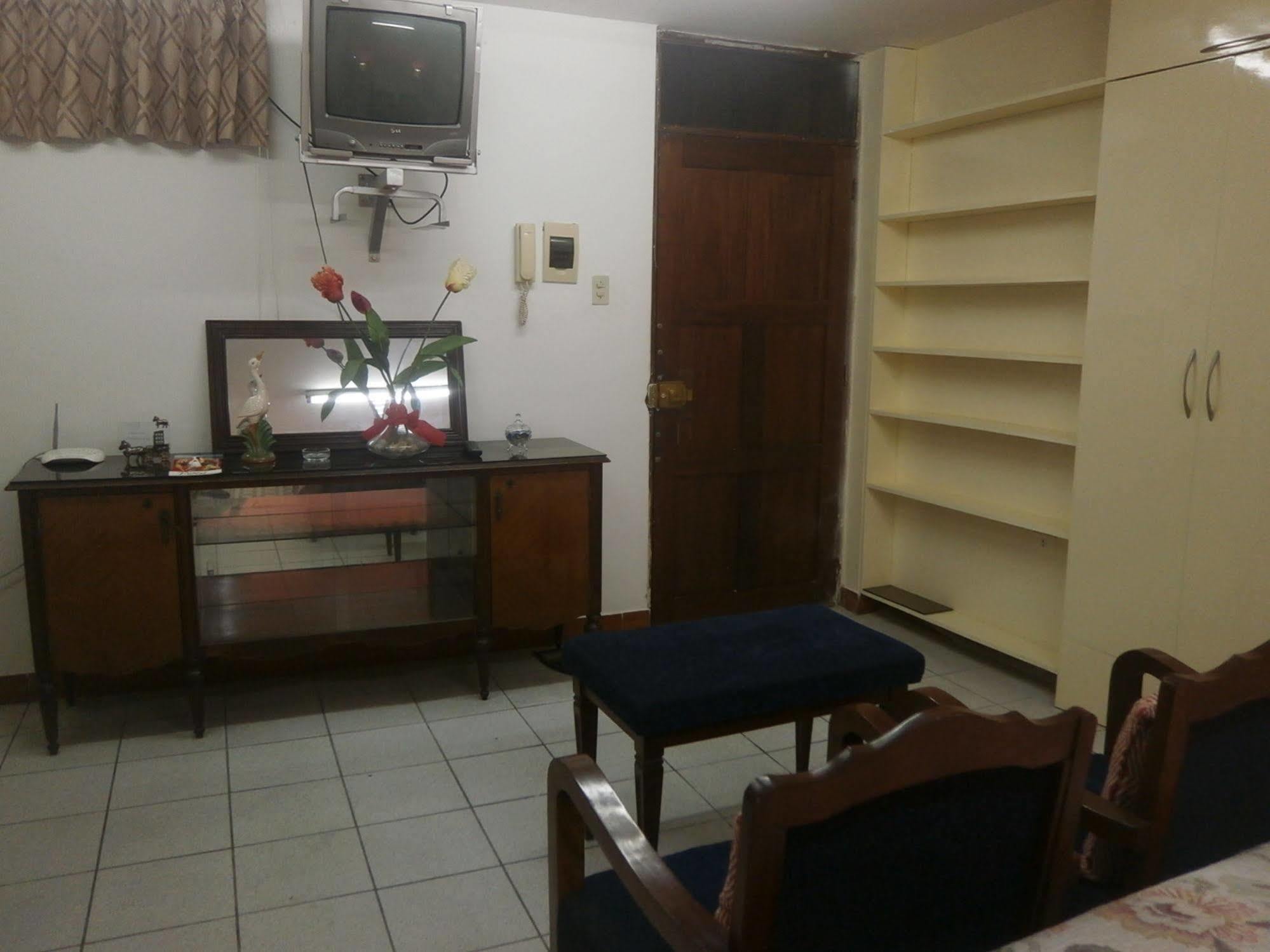 Strenua Santa Maria Suites Trujillo Extérieur photo
