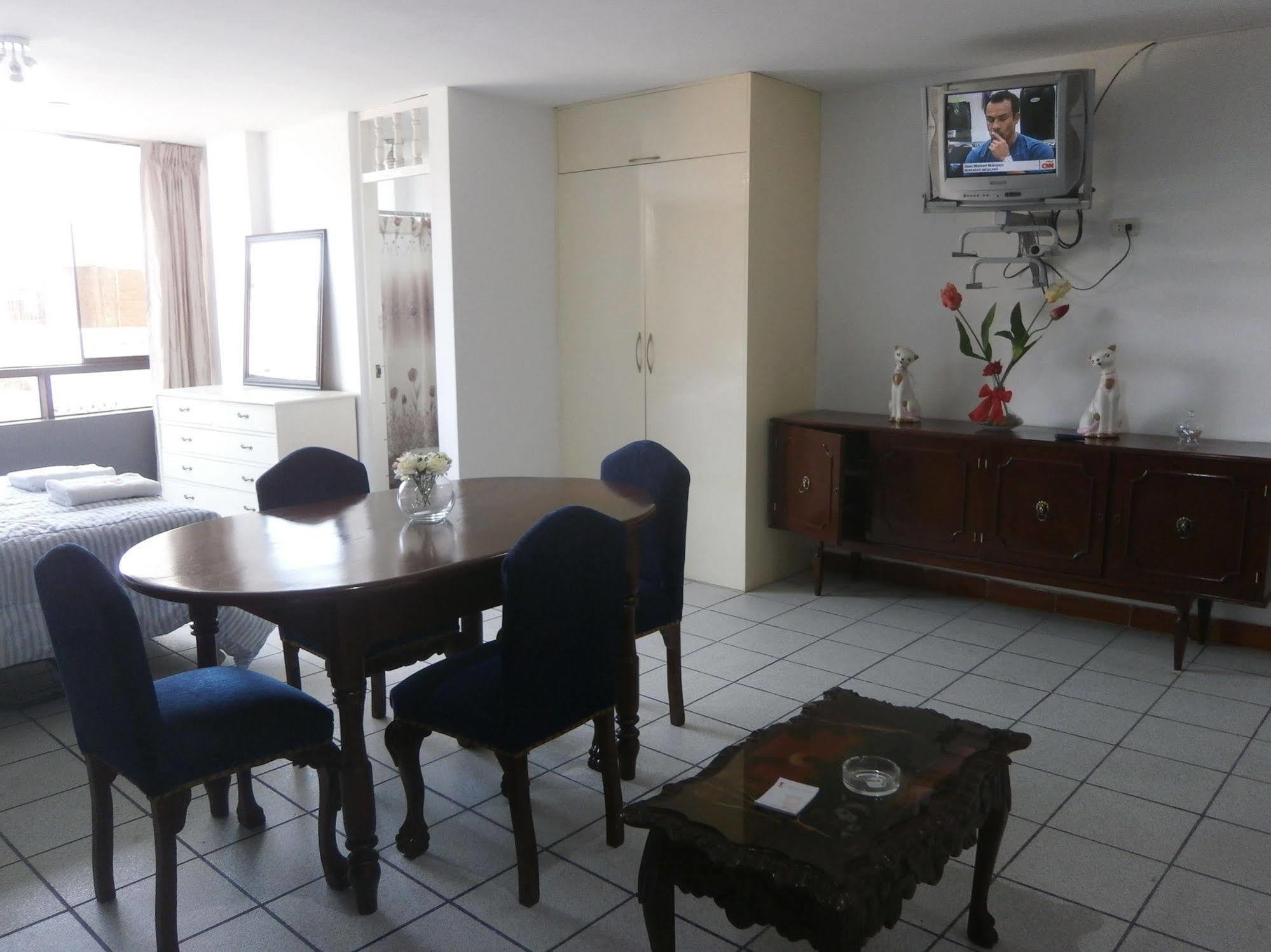 Strenua Santa Maria Suites Trujillo Extérieur photo